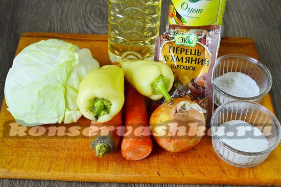 Ингредиенты для приготовления салата с болгарским перцем и капустой на зиму