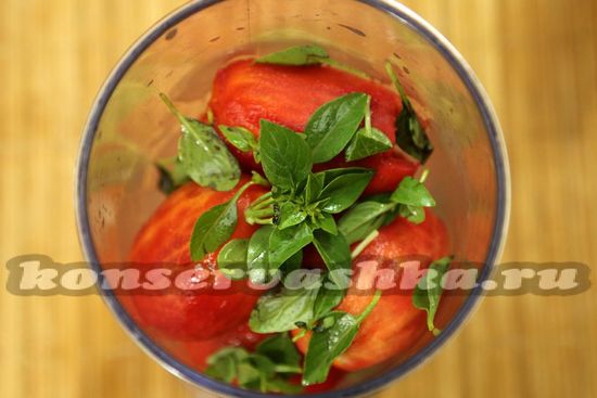Пюрируем блендером томаты