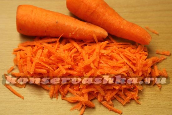 Натрем на крупной терке морковь
