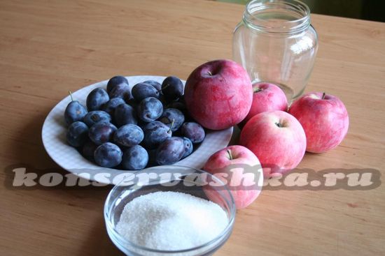Ингредиенты для приготовления компота из слив и яблок
