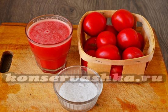 Ингредиенты для приготовления томатов в соке на зиму