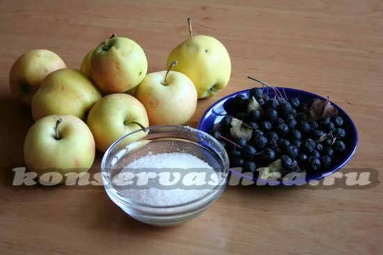 Ингредиенты для приготовления варенья из яблок и черноплодной рябины