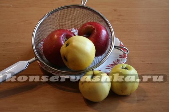 подготовим яблоки и бруснику