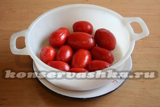 моем помидоры