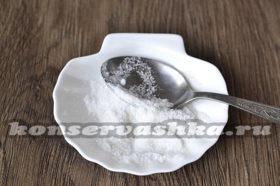 смешиваем каменную соль крупного помола и сахарный песок