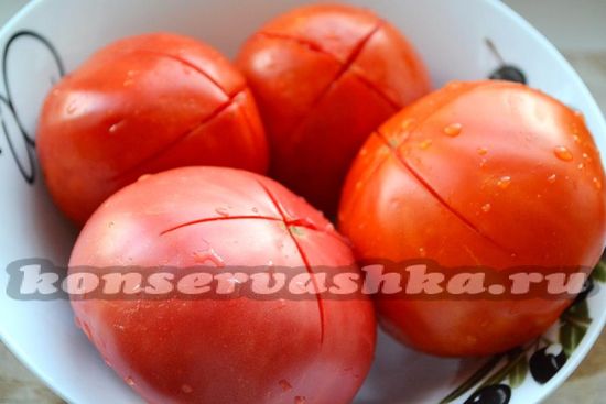 Сделать надрезы на помидорах