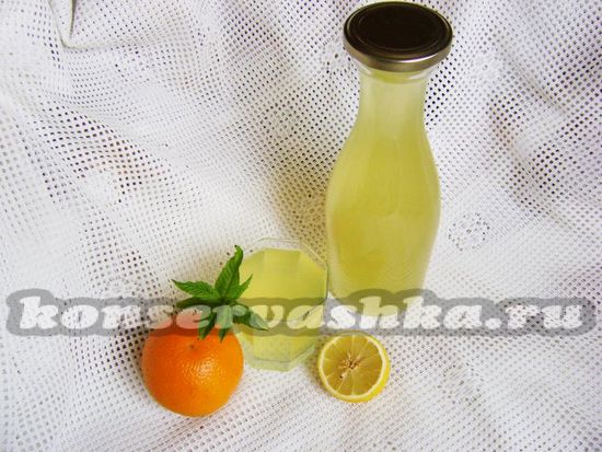 Бутылки с лимонадом закручиваю железными крышками