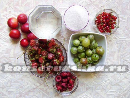Ингредиенты для приготовления ягодного компота на зиму