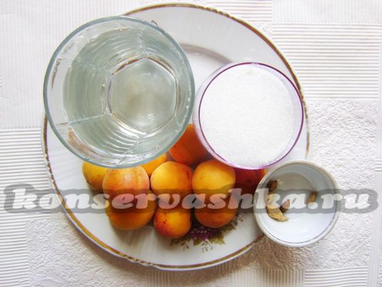 Ингредиенты для приготовления компота из абрикос и кардамона