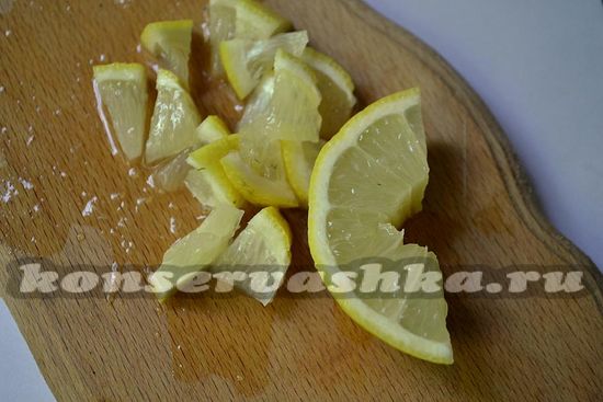 нарезать лимон