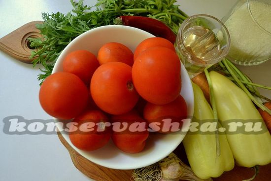 Ингредиенты для приготовления заготовок из томатов с морковной ботвой на зиму