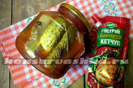 Огурцы с болгарским перцем в томатной заливке на зиму: рецепт с фото