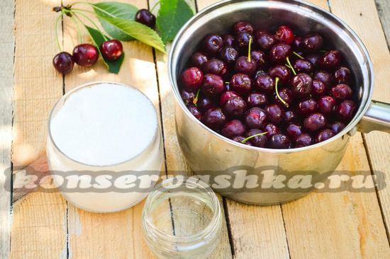 Ингредиенты для приготовления фиолетового вишневого варенья