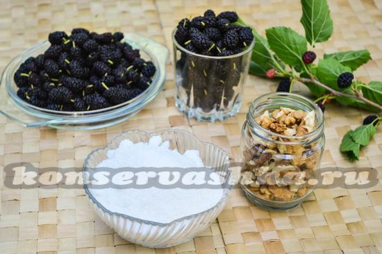 Ингредиенты для приготовления варенья из шелковицы с орехами