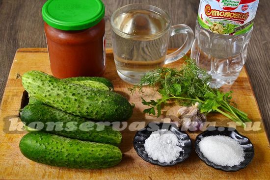 Ингредиенты для приготовления огурцов в томатной пасте