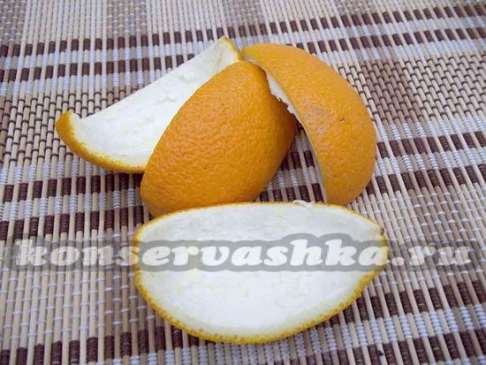 Апельсин очищен от кожуры