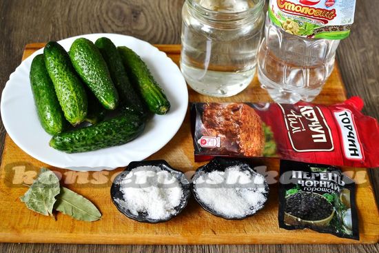 Ингредиенты для приготовления огурцов с кетчупом чили