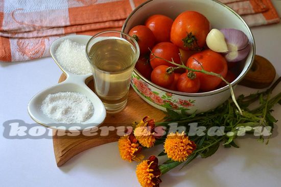 Ингредиенты для приготовления помидор с бархатцами на зиму