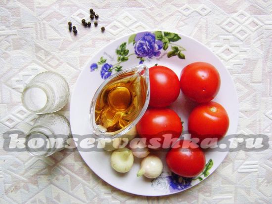 Ингредиенты для приготовления помидор с луком на зиму