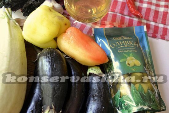 Ингредиенты для приготовления овощей с оливками на зиму