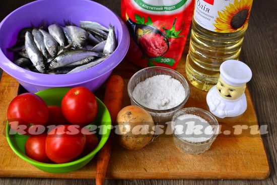 Ингредиенты для приготовления кильки в томатном соусе на зиму 