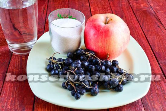 Ингредиенты для компота из аронии и яблок на зиму