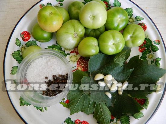 Ингредиенты для приготовления зеленых закусочных помидор