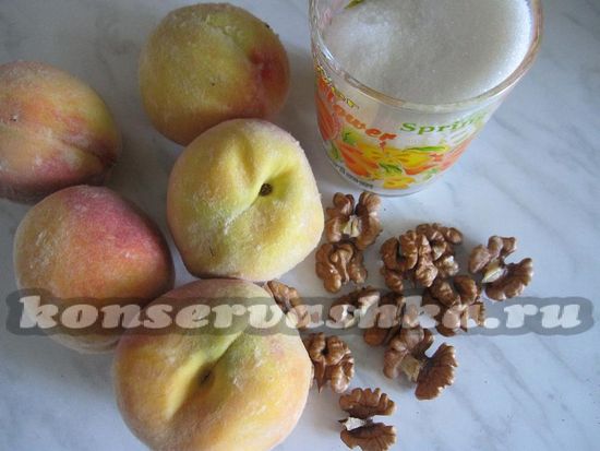 Ингредиенты для приготовления варенья из персиков и орехов