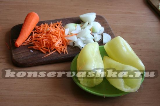 Нарезать лук, морковь