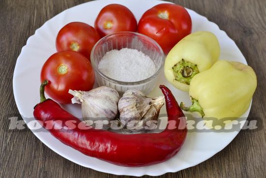 Ингредиенты для приготовления помидор с чесноком на зиму без варки