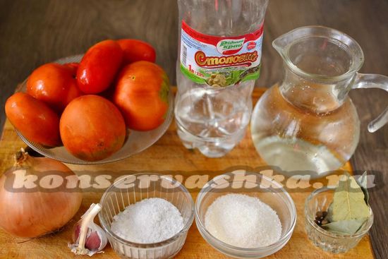 Ингредиенты для приготовления помидор с луком на зиму