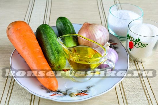 Ингредиенты для приготовления огуречного салата с морковкой
