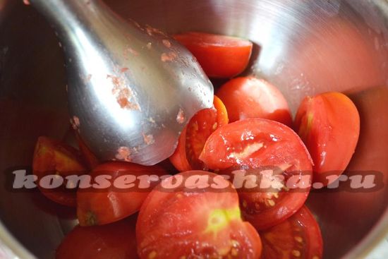 Измельчить помидоры