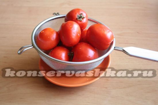 томаты помыть