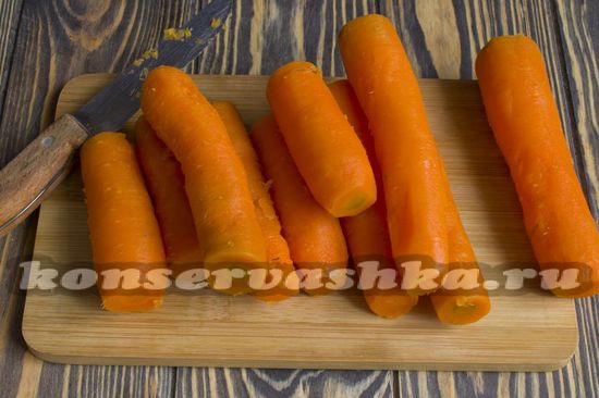 Чистим морковь