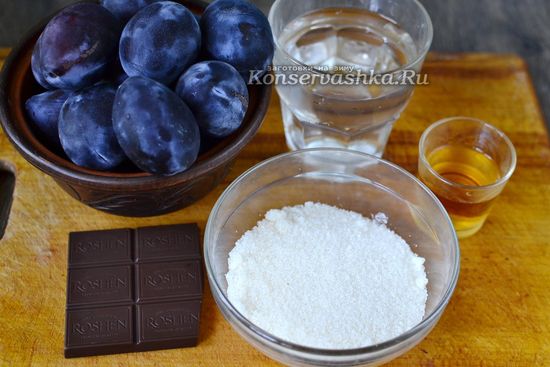 Ингредиенты для приготовления варенья из слив с шоколадом