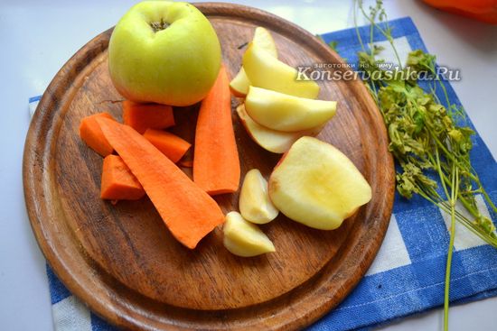 яблоки и морковь нарезать