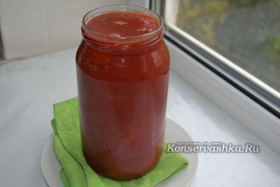 влить кипящий томатный сок