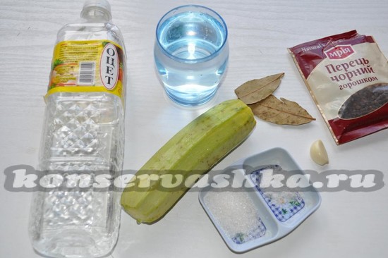 Ингредиенты для приготовления маринованных консервированных кабачков