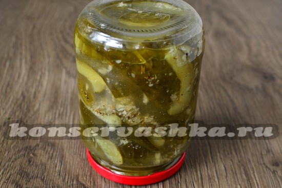 Закручиваем на банках крышки