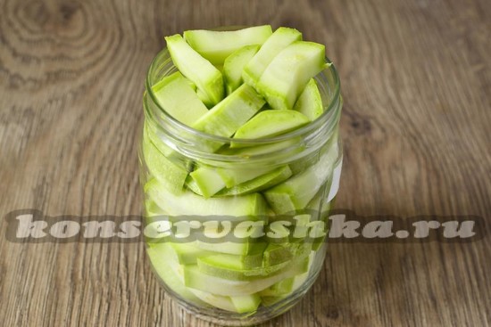 уложить кабачки в банку
