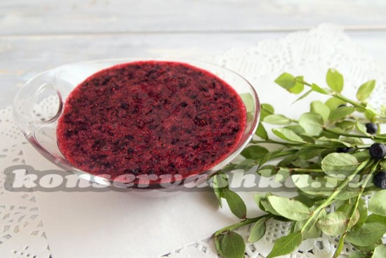 Сырое варенье из черники