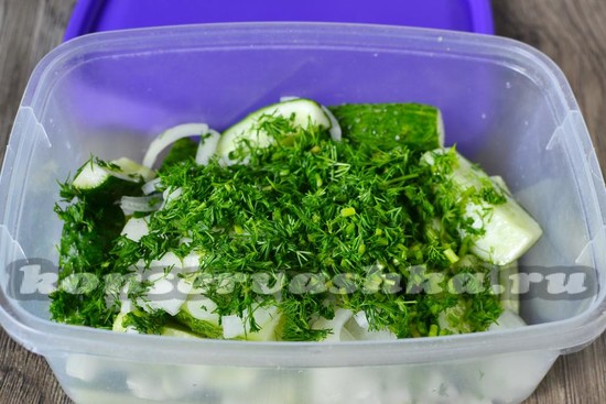 Посыпаем луком и зеленью