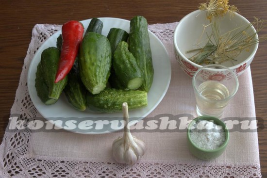 Ингредиенты для приготовления маринованных огурцов