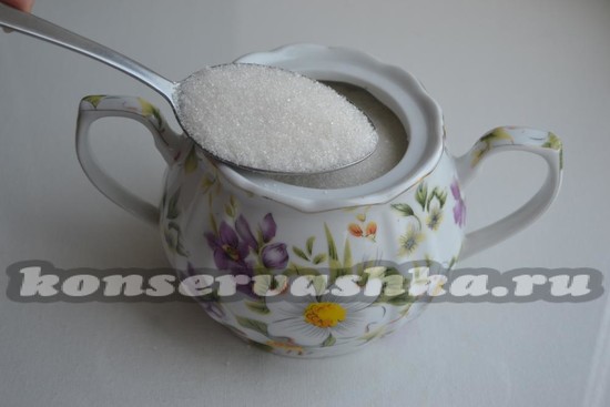 кладу в маринад сахар