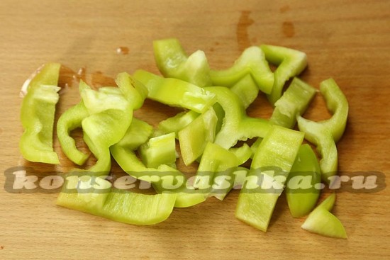 перец нарезат соломкой