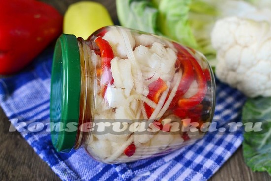 Маринованная цветная капуста с луком и перцем на зиму