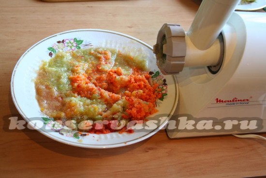 овощи пропускаем через мясорубку