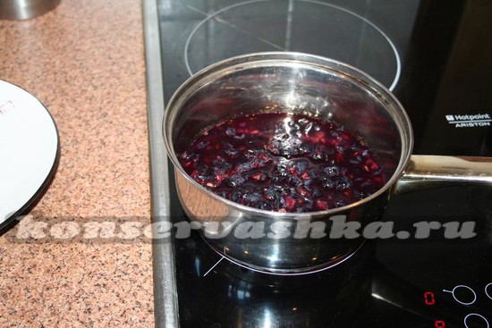 добавляем воду и варим