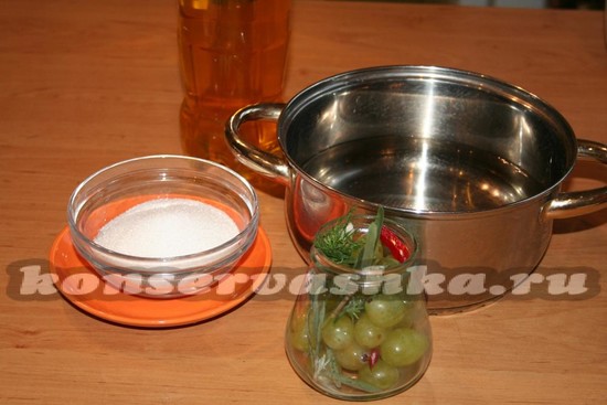 заливаем банки маринадом